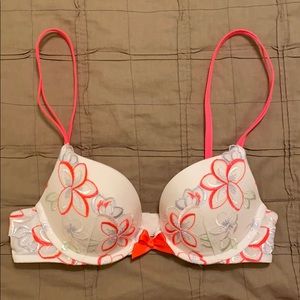 Victoria’s Secret Very Sexy Push-Up Bra 32B